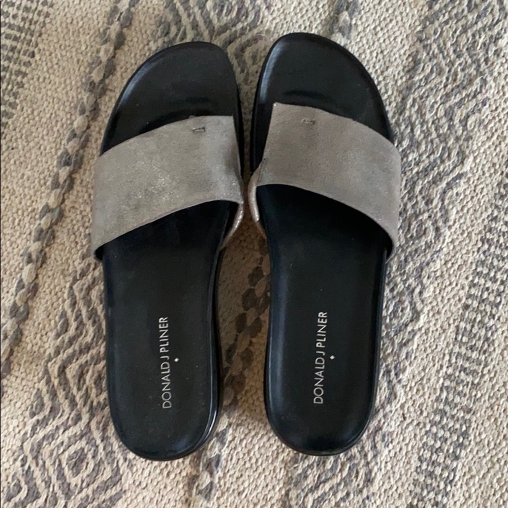 Donald J Pliner FiFi Classic Sandals